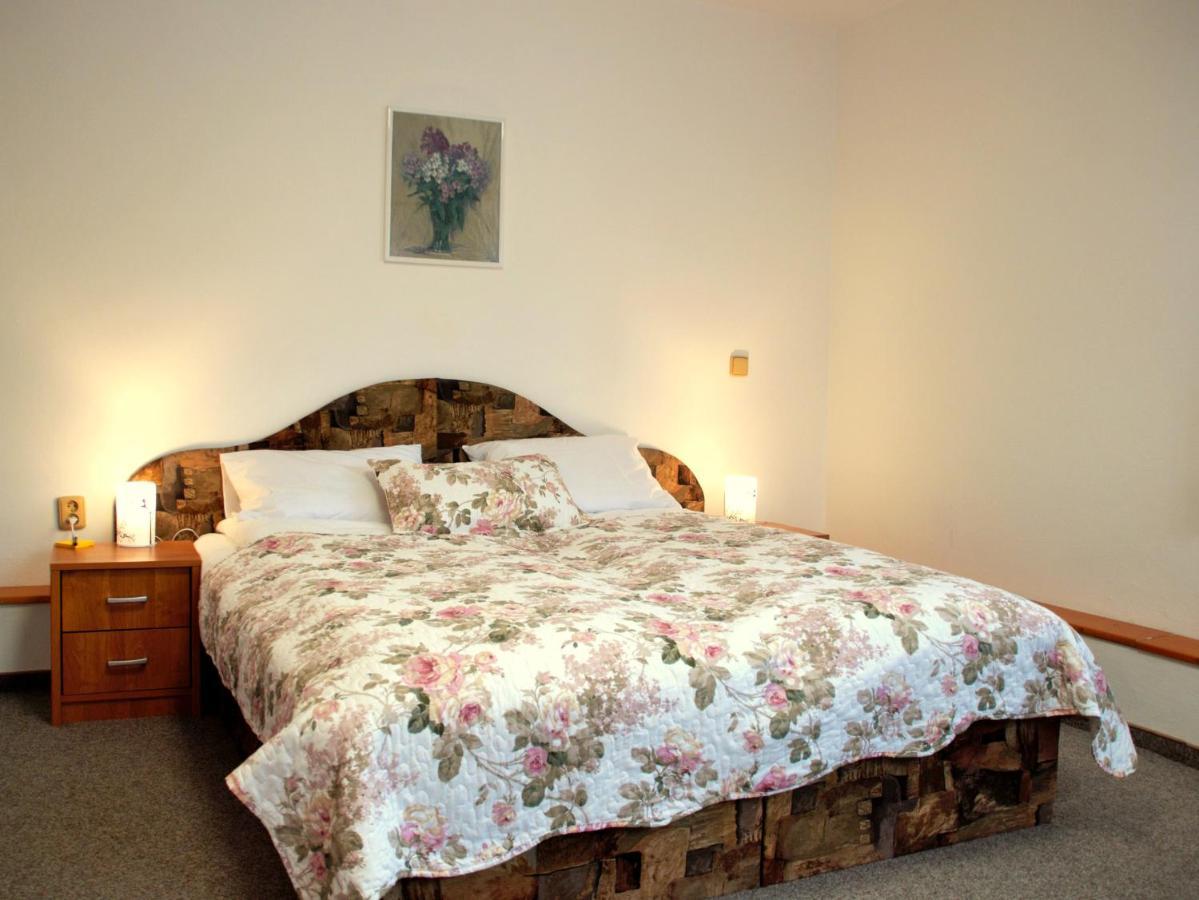 Privat Nika Hotell Závažná Poruba Exteriör bild